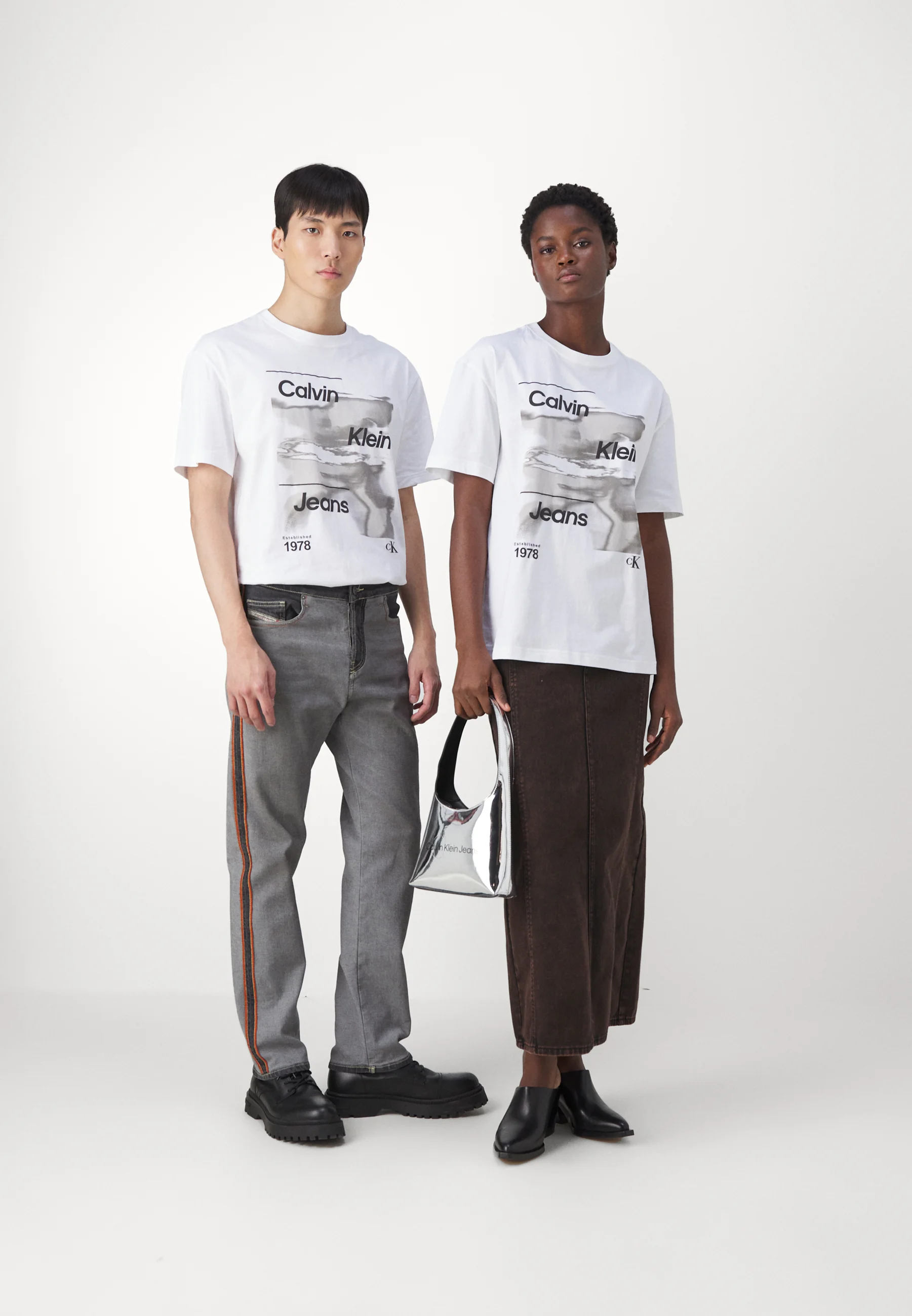 Calvin Klein Jeans DIFFUSED LOGO TEE UNISEX - T-shirt con stampa