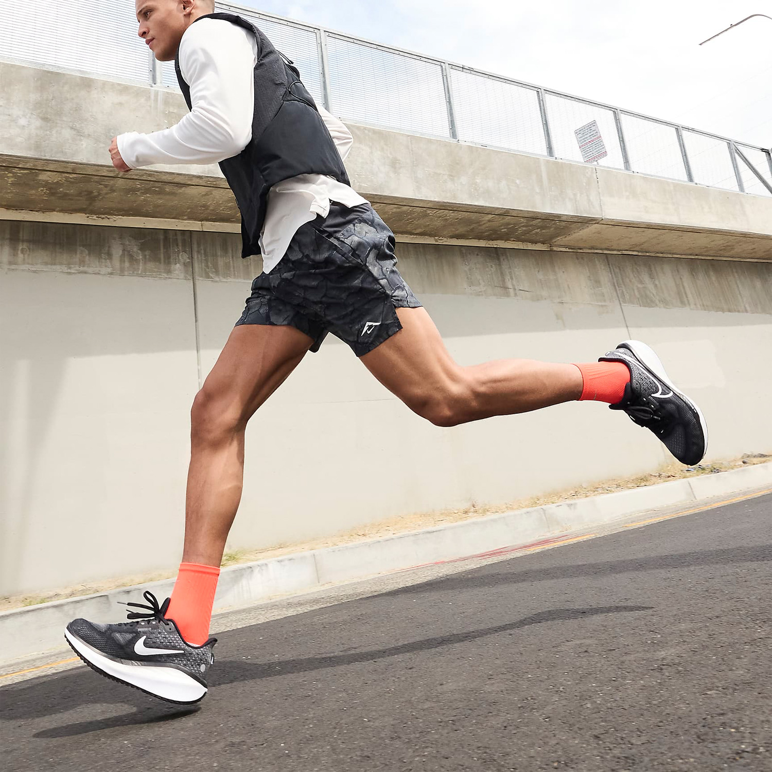 Nike Vomero 17 Black/White/Anthracite