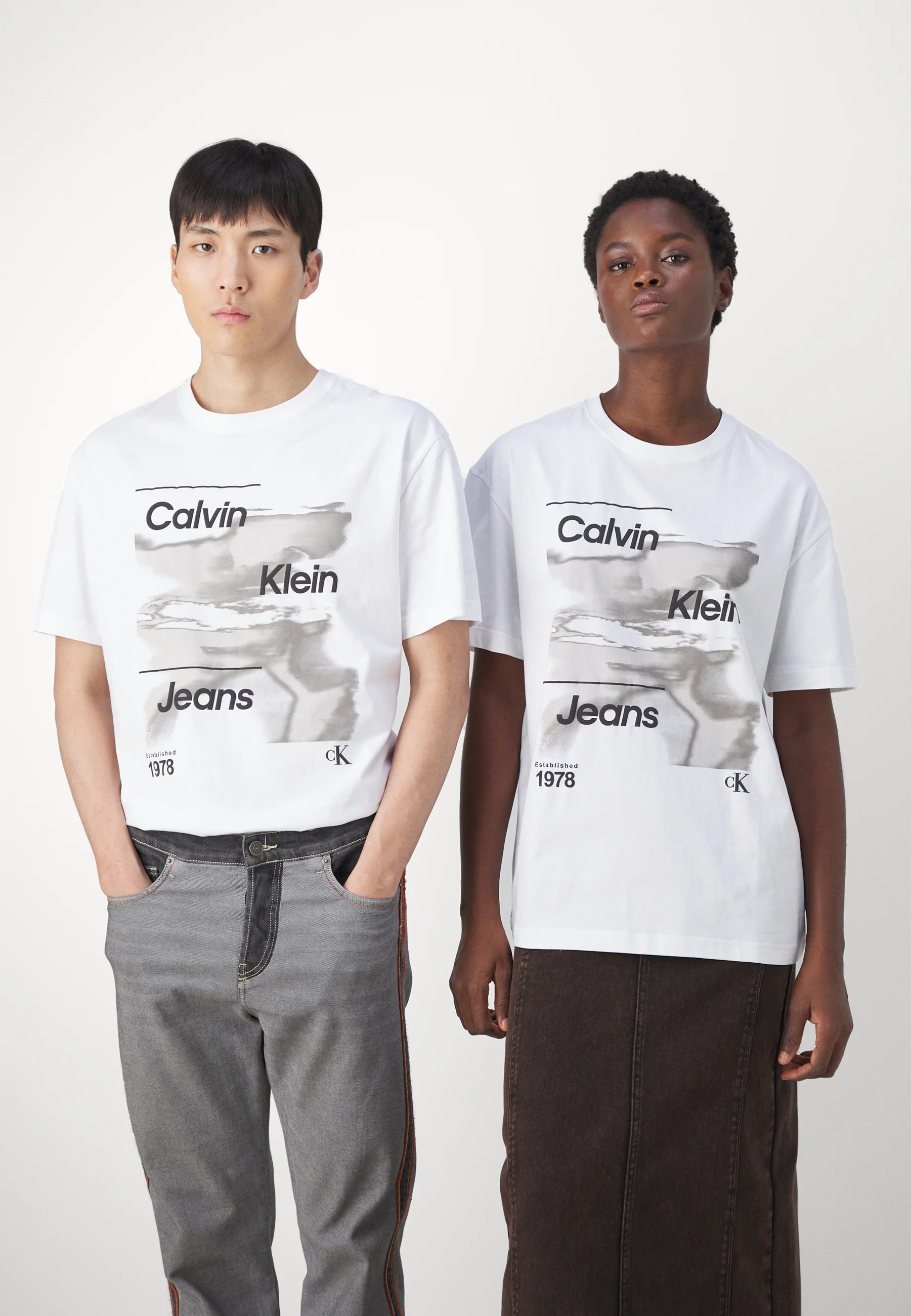 Calvin Klein Jeans DIFFUSED LOGO TEE UNISEX - T-shirt con stampa