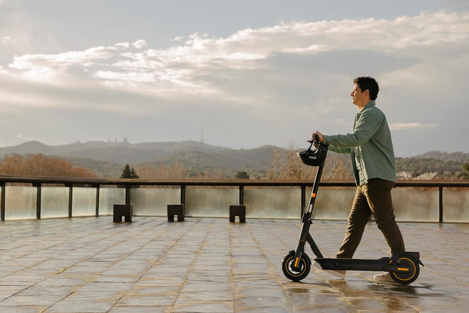 Segway-Ninebot, Electric scooter, MAX G2 E model for adults, maximum speed of 25 km/h, range up to 70 km, hydraulic suspension front and rear spring