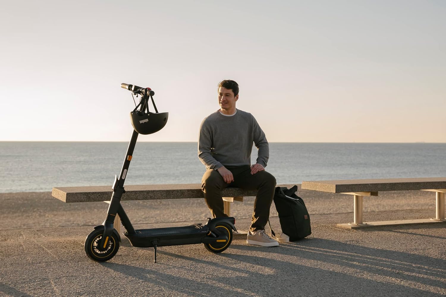 Segway-Ninebot, Electric scooter, MAX G2 E model for adults, maximum speed of 25 km/h, range up to 70 km, hydraulic suspension front and rear spring