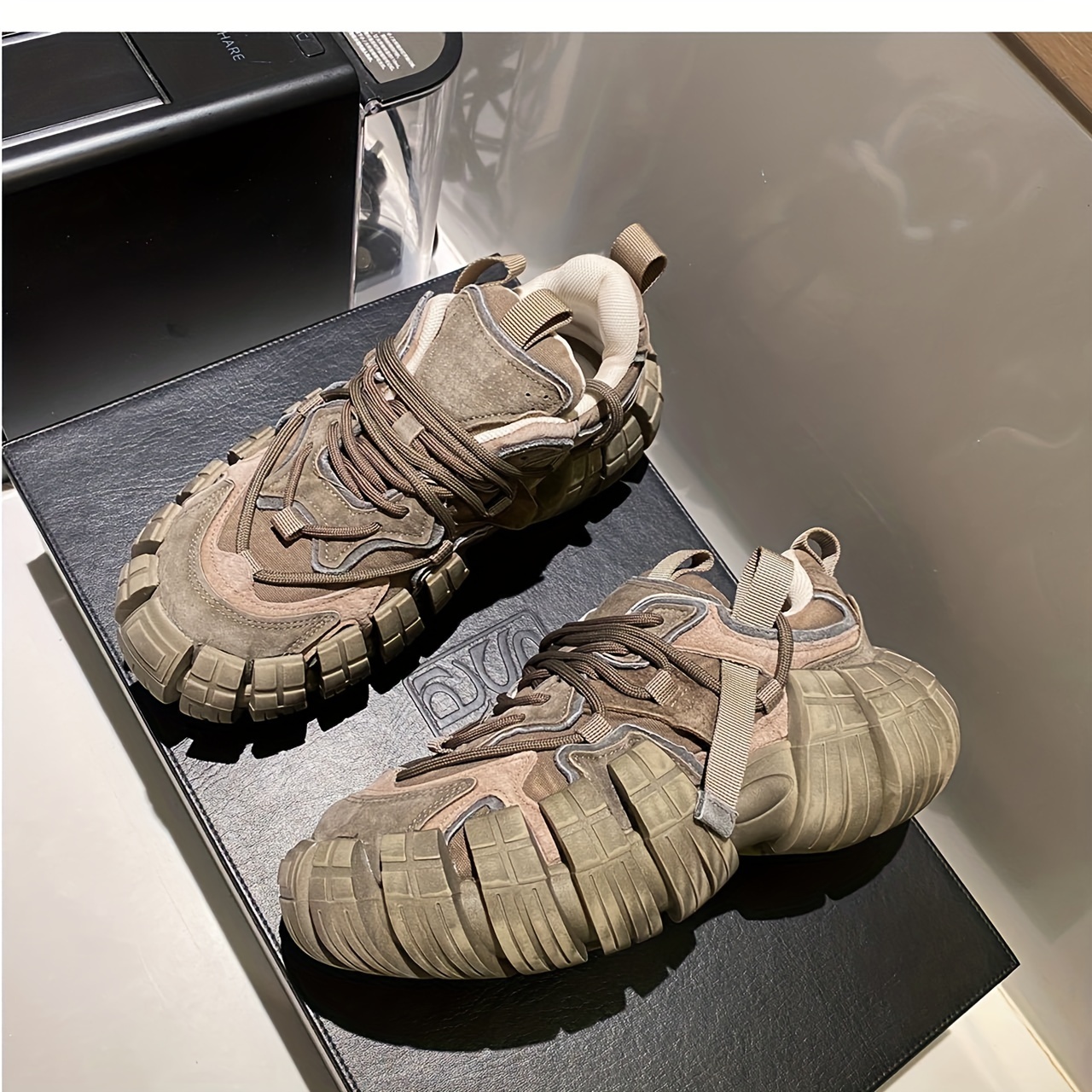 Stylish Vintage Dad Sneakers - Fashion Sneakers with Durable Thick Sole, Lace-Up Closure, and Breathable Design for Year-Round Comfort and Casual Style