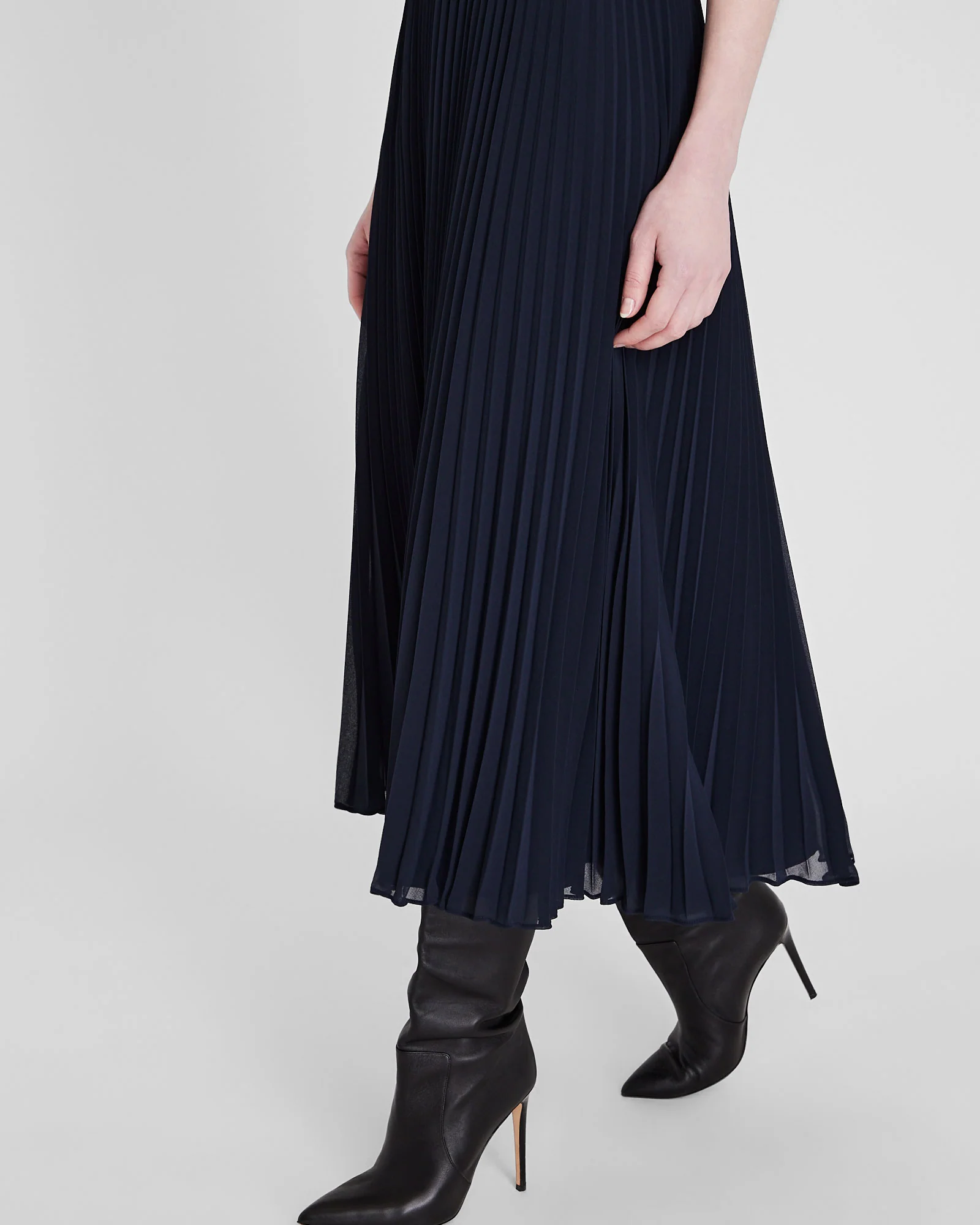 Sleeveless Knit Pleated Maxi Dress