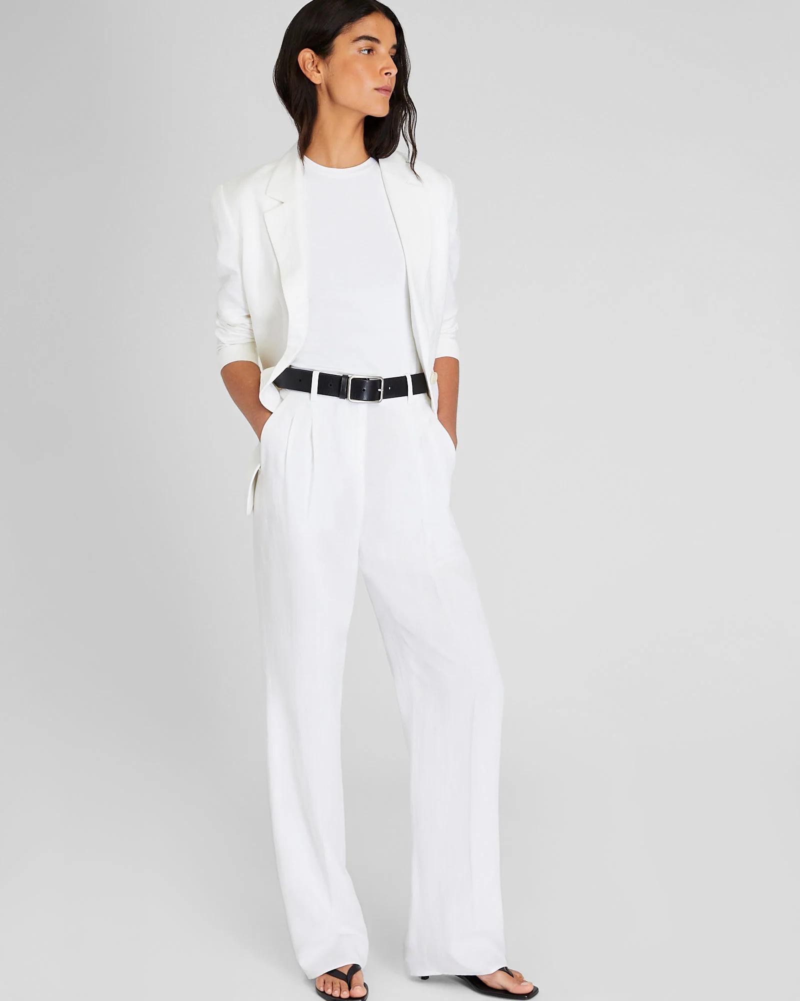 Pleated Lightweight Trouser
