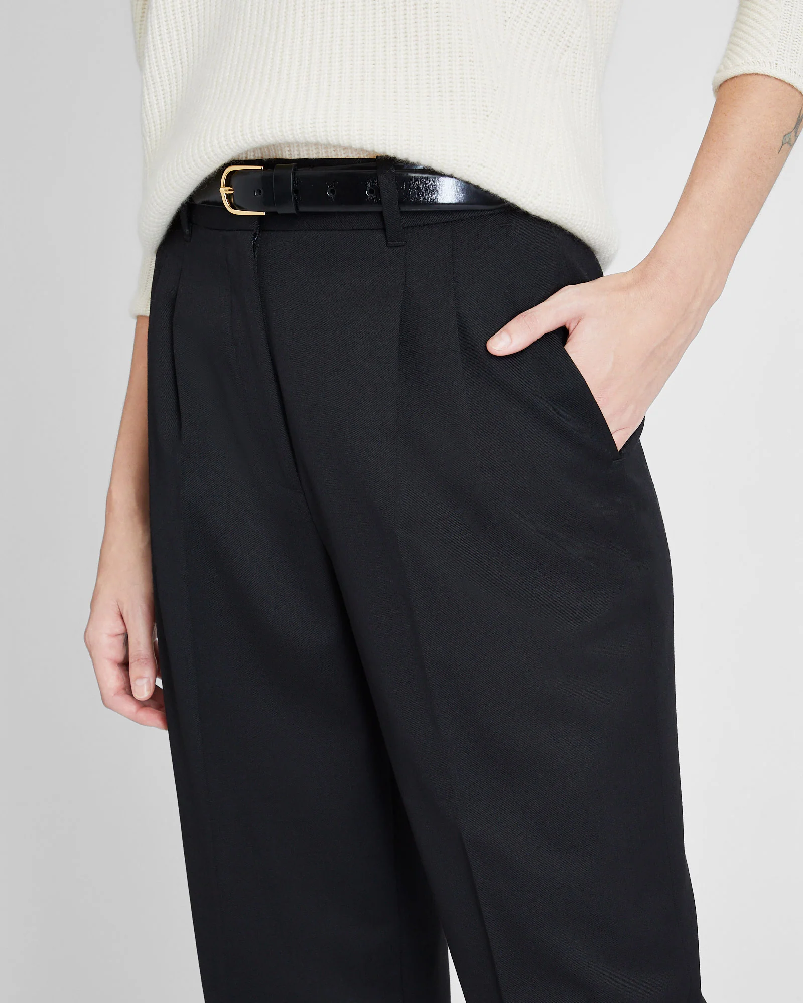 Lightweight Wool Pleated Trouser