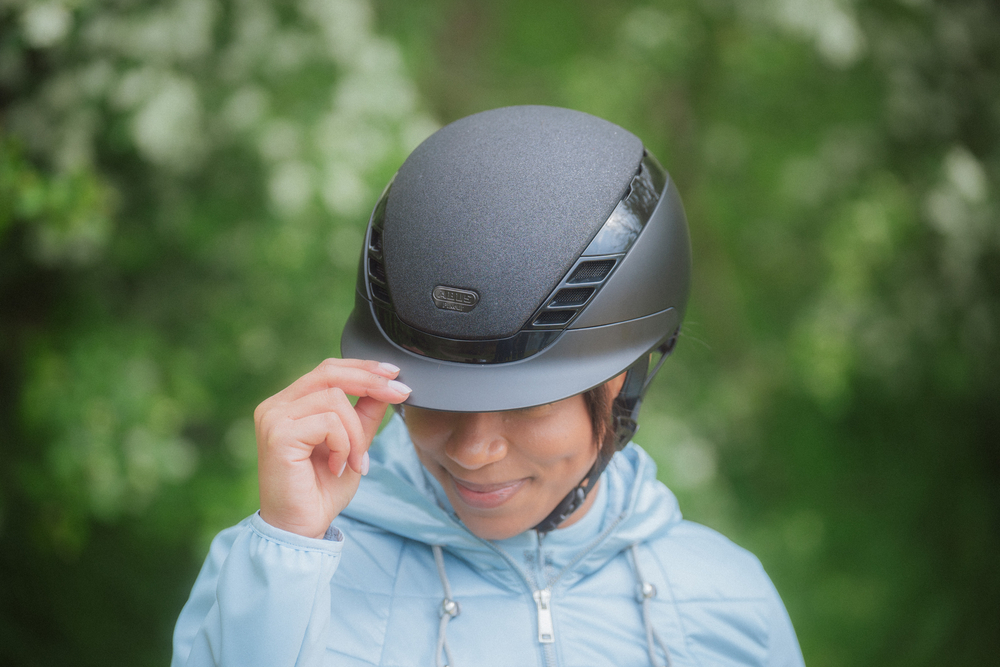 AIRLUXE SUPREME GLAM SHORT VISOR<br>RIDING HELMET
