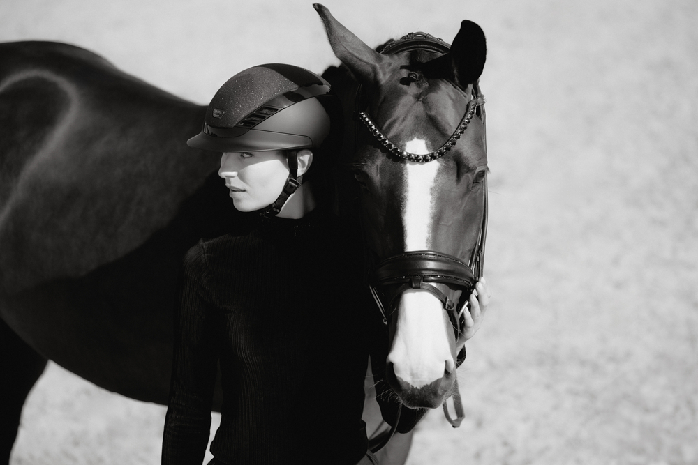 AIRLUXE SUPREME GLAM SHORT VISOR<br>RIDING HELMET