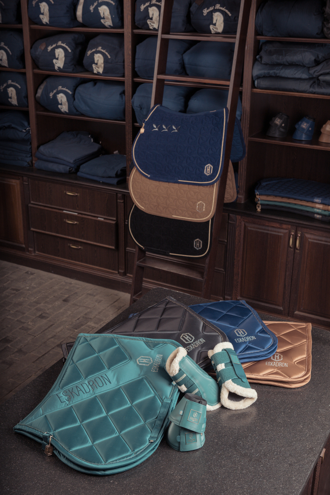BICROSS MATTGLOSS<br>SADDLE CLOTH