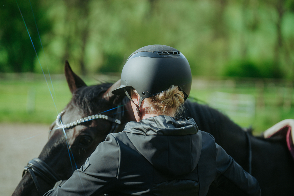 AIRLUXE SUPREME GLAM LONG VISOR<br>RIDING HELMET