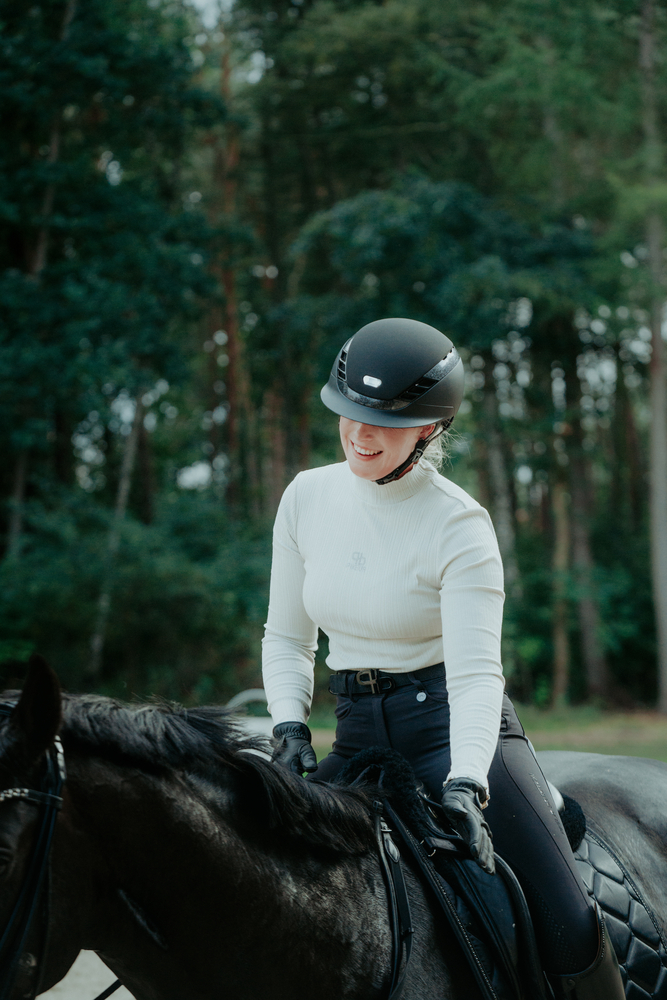 AIRLUXE SUPREME<br>RIDING HELMET