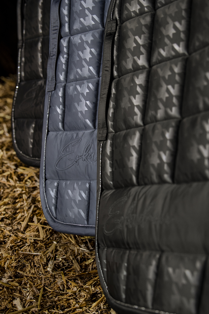 BIG SQUARE GLOSSY<br>SADDLE CLOTH