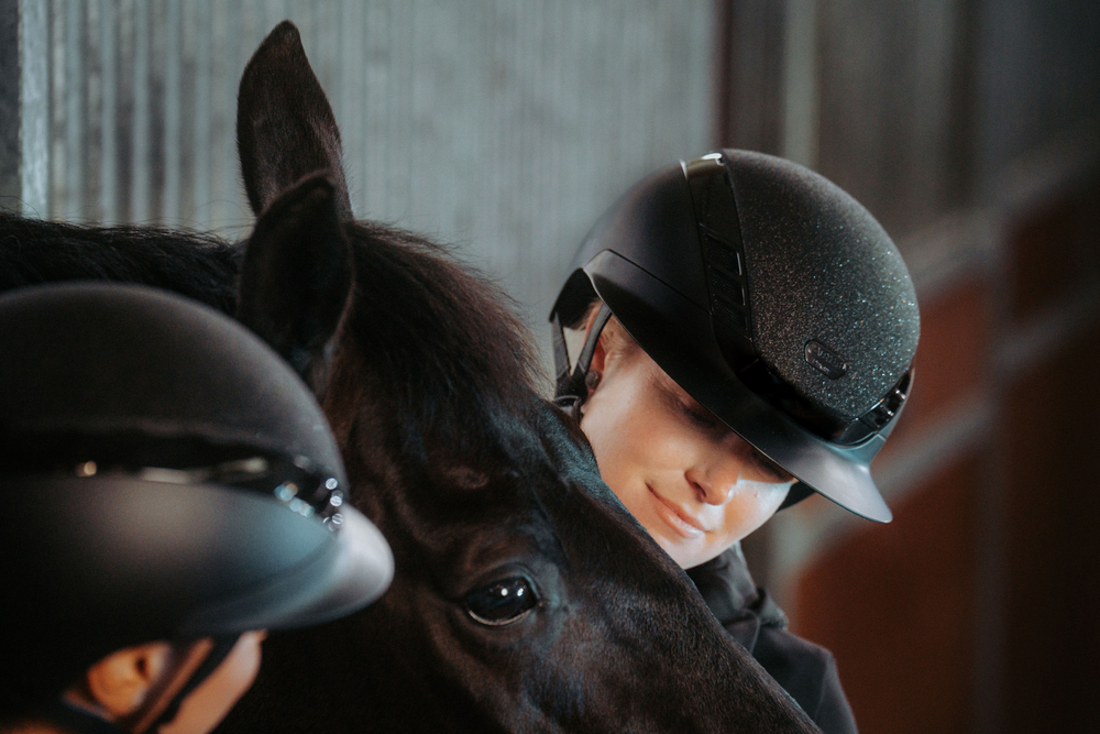 AIRLUXE SUPREME GLAM LONG VISOR<br>RIDING HELMET