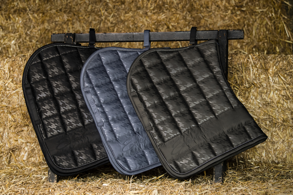 BIG SQUARE GLOSSY<br>SADDLE CLOTH