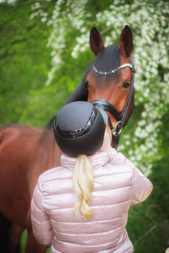 AIRLUXE SUPREME GLAM LONG VISOR<br>RIDING HELMET