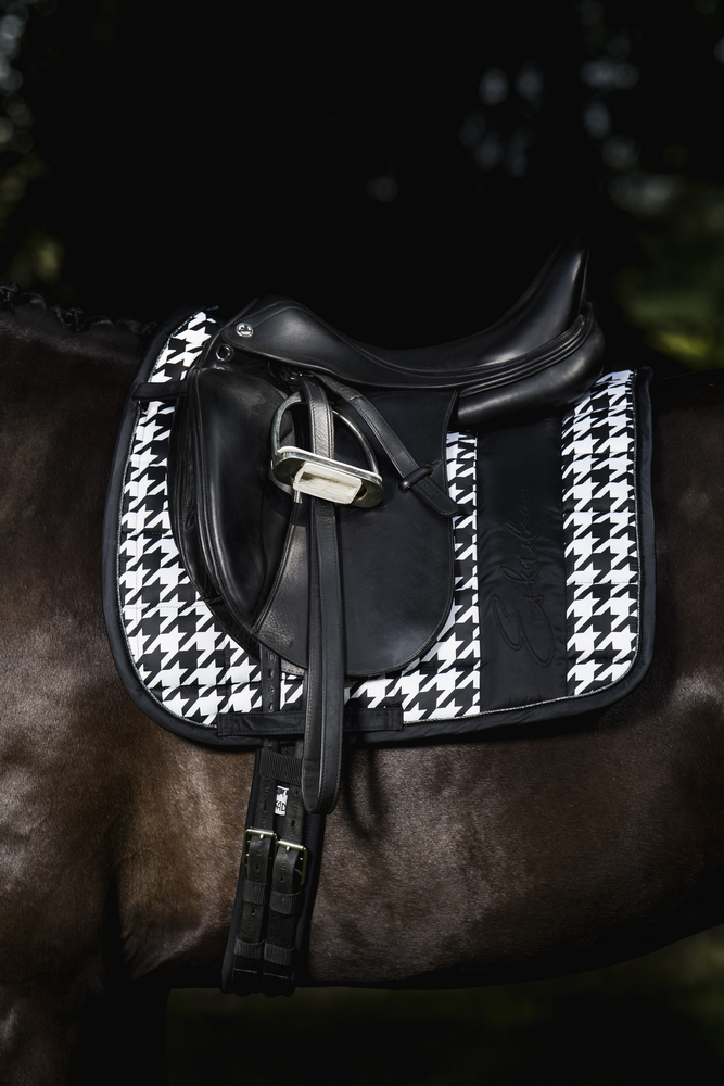 BIG SQUARE GLOSSY<br>SADDLE CLOTH