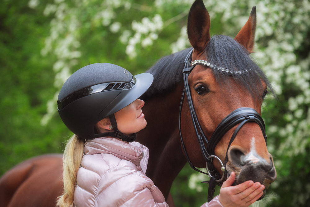 AIRLUXE SUPREME GLAM LONG VISOR<br>RIDING HELMET