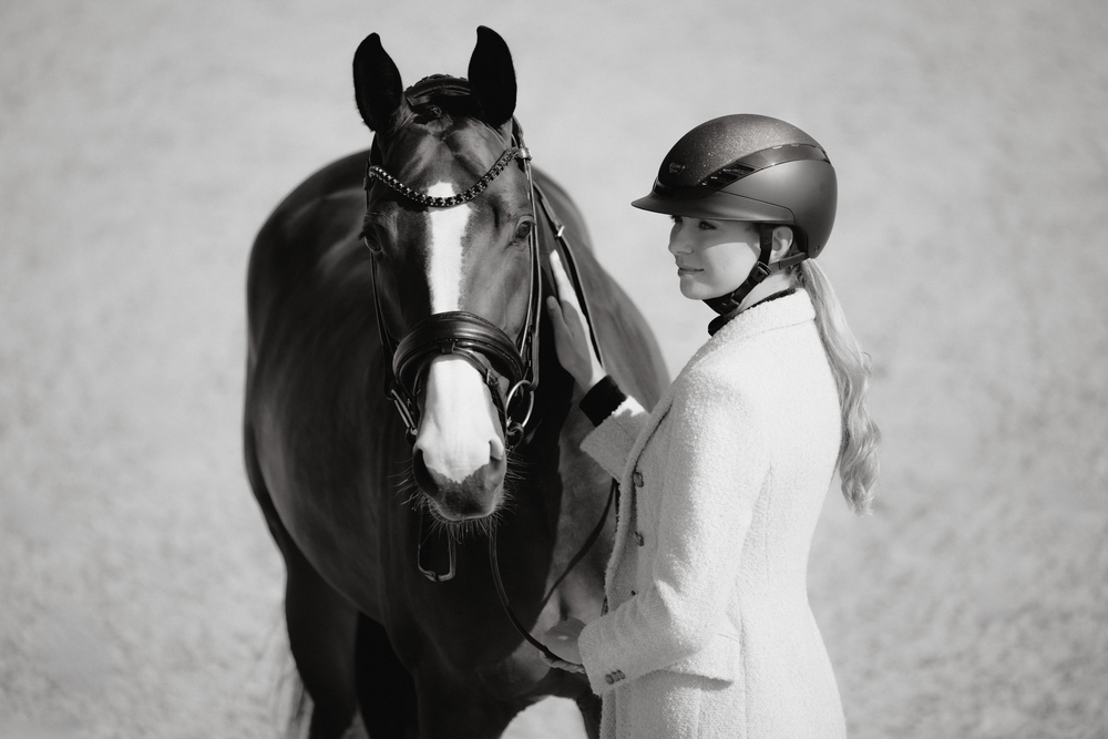 AIRLUXE SUPREME GLAM SHORT VISOR<br>RIDING HELMET