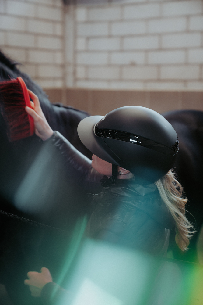 AIRLUXE PURE LONG VISOR<br>RIDING HELMET