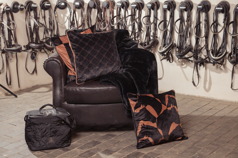 VELVET HERITAGE<br>PILLOW COVER