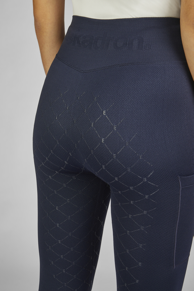 SEAMLESS<br>RIDING TIGHT