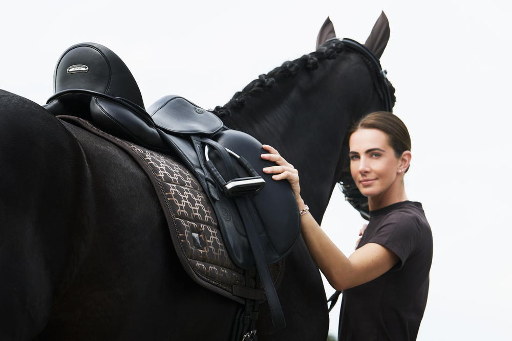 GLOSSY CHAIN CRYSTAL<br>SADDLE CLOTH