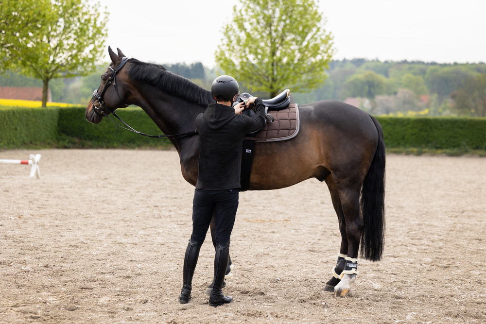 PERFORMANCE CONTRAST<br>SADDLE CLOTH