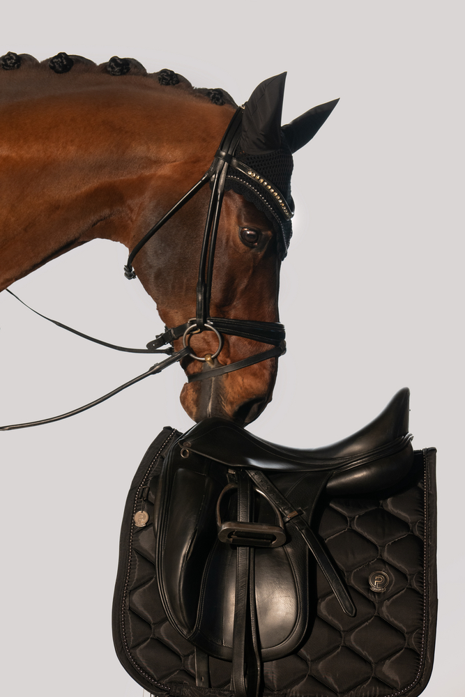 HIGHGLOSS PEARLS<br>SADDLE CLOTH