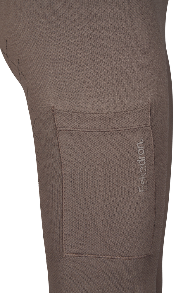 SEAMLESS<br>RIDING TIGHT