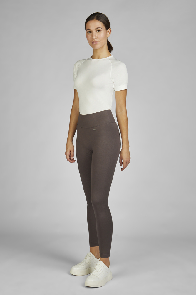 SEAMLESS<br>RIDING TIGHT