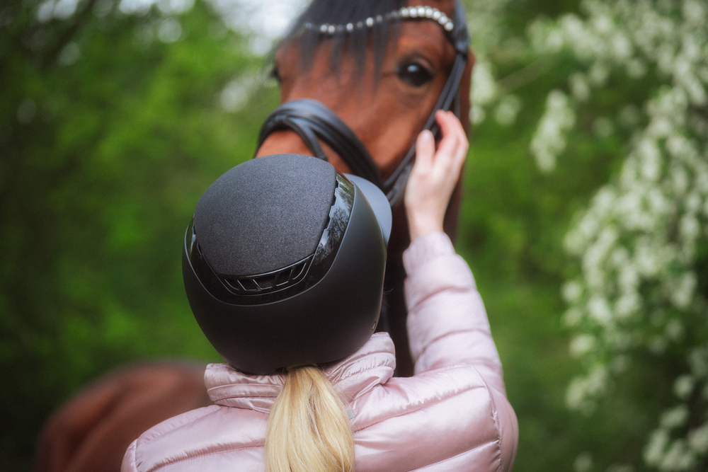 AIRLUXE SUPREME GLAM LONG VISOR<br>RIDING HELMET