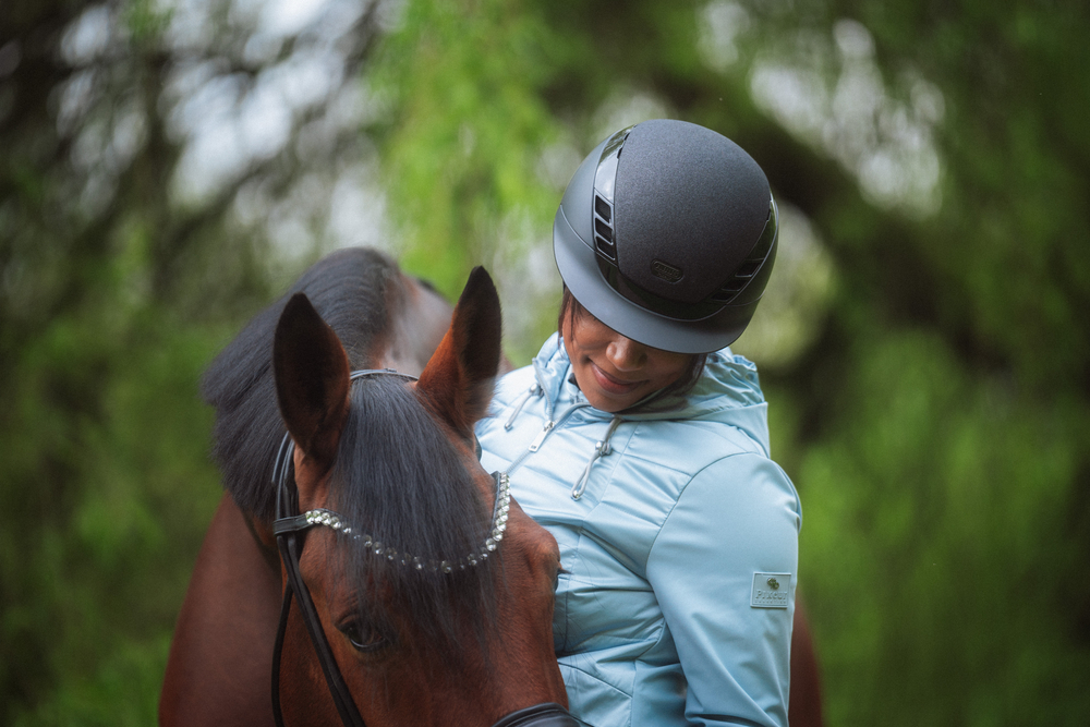 AIRLUXE SUPREME GLAM SHORT VISOR<br>RIDING HELMET