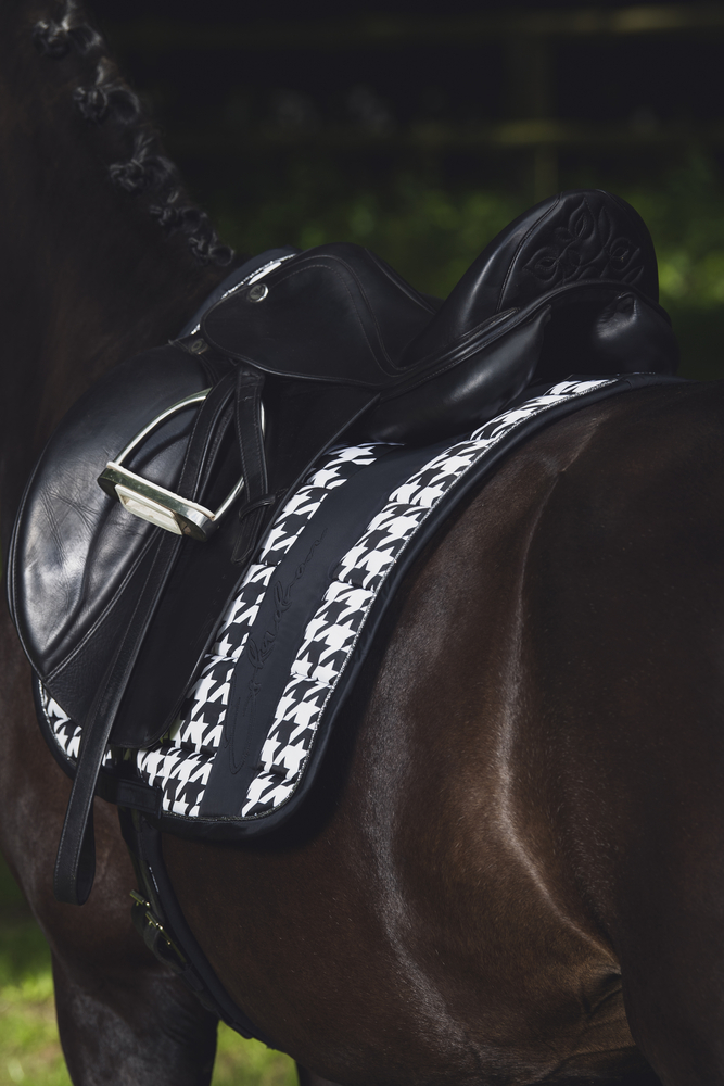 BIG SQUARE GLOSSY<br>SADDLE CLOTH