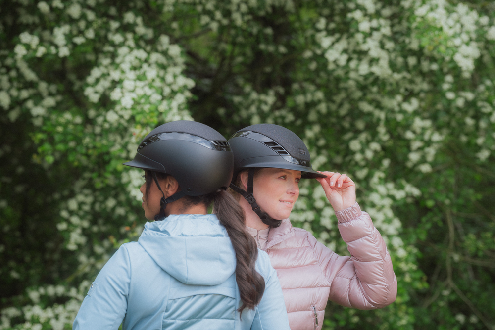 AIRLUXE SUPREME GLAM SHORT VISOR<br>RIDING HELMET