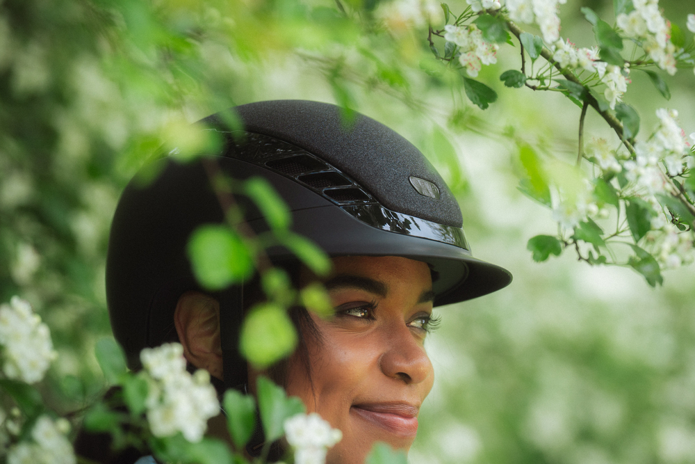AIRLUXE SUPREME GLAM SHORT VISOR<br>RIDING HELMET
