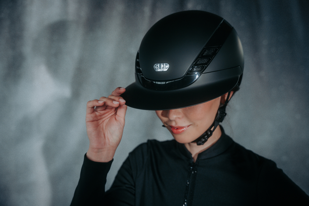 AIRLUXE PURE LONG VISOR<br>RIDING HELMET