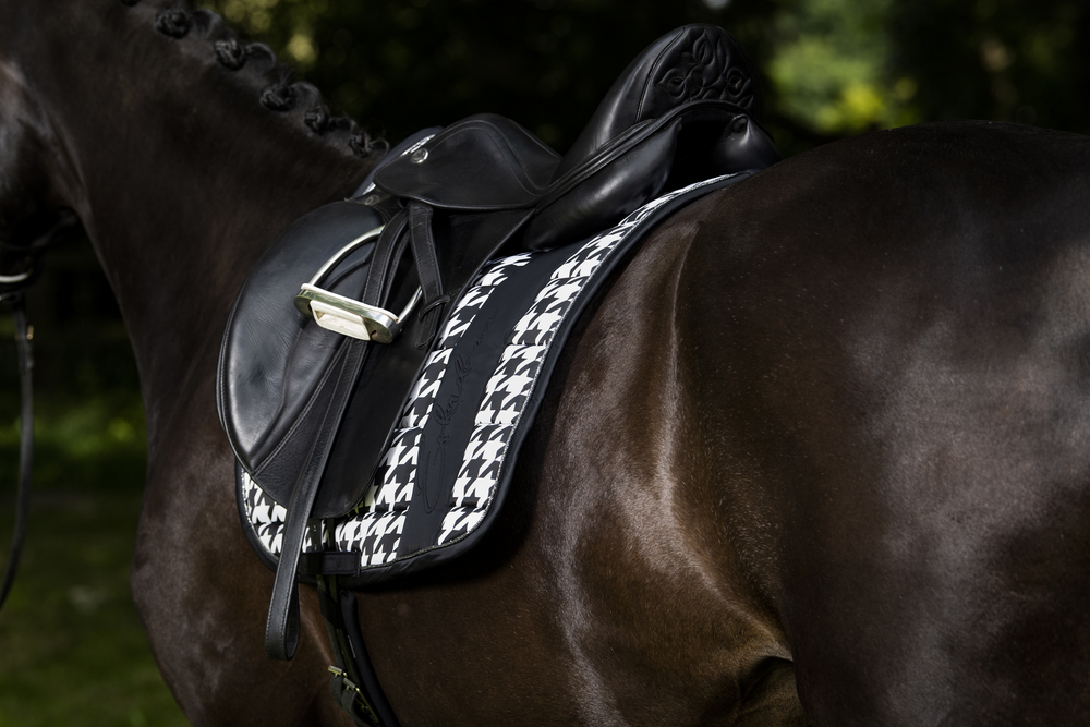 BIG SQUARE GLOSSY<br>SADDLE CLOTH