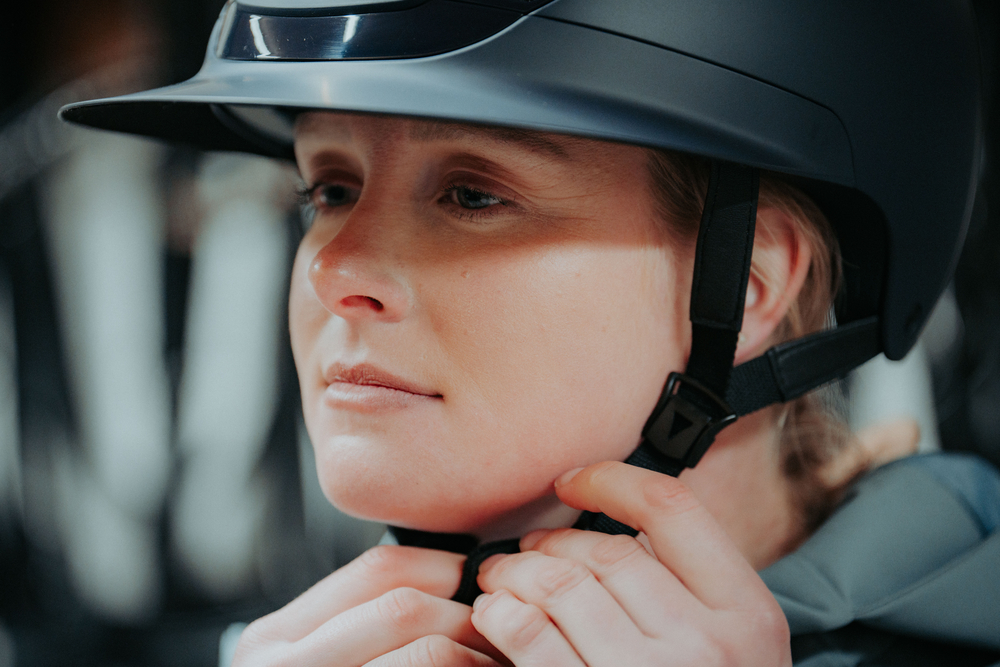AIRLUXE PURE LONG VISOR<br>RIDING HELMET