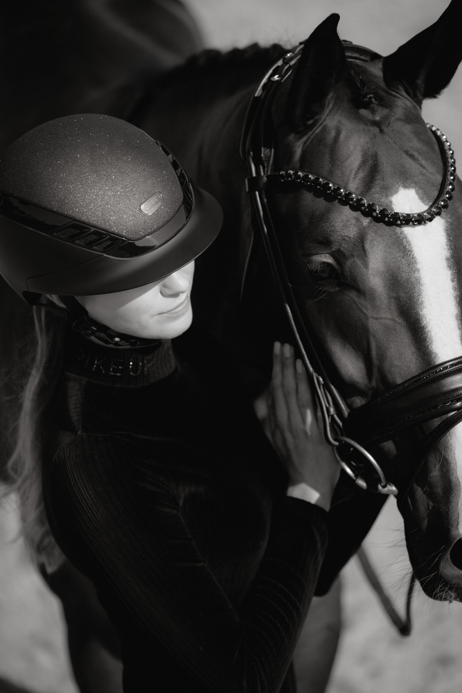 AIRLUXE SUPREME GLAM SHORT VISOR<br>RIDING HELMET