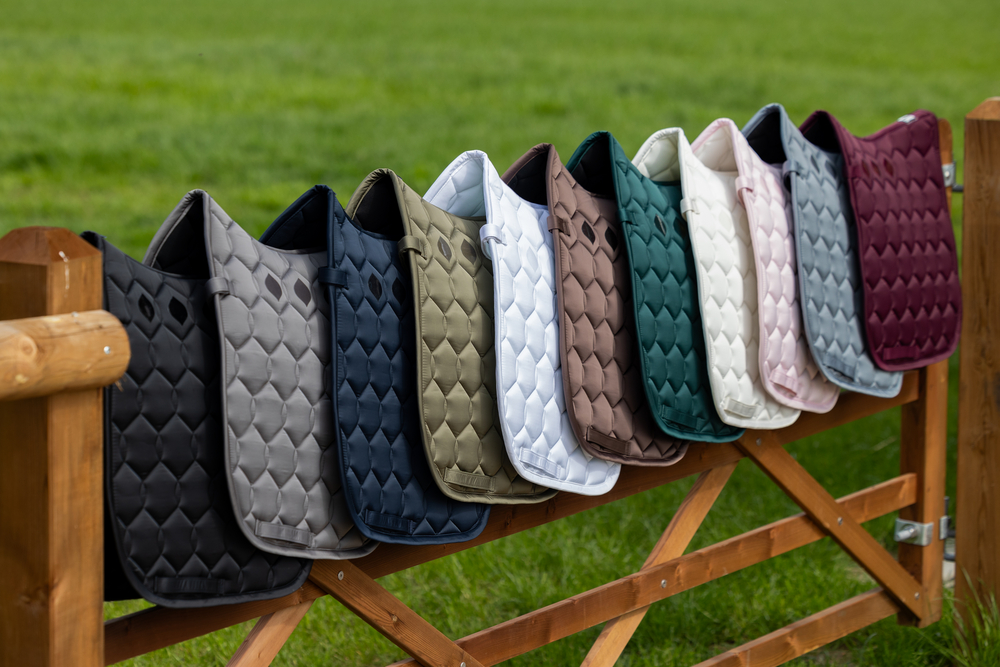 GLOSSY WAVE<br>SADDLE CLOTH