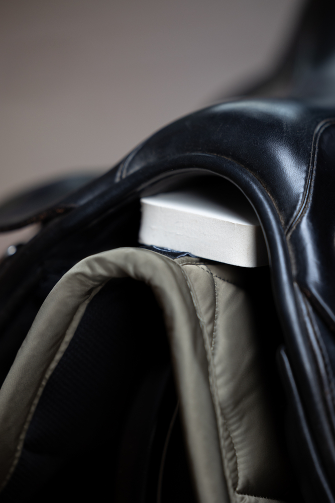 KEYHOLE PAD<br>SADDLE UNDERLAY