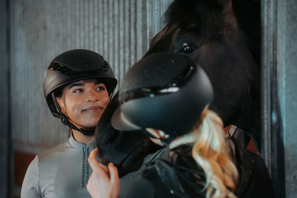 AIRLUXE SUPREME GLAM LONG VISOR<br>RIDING HELMET