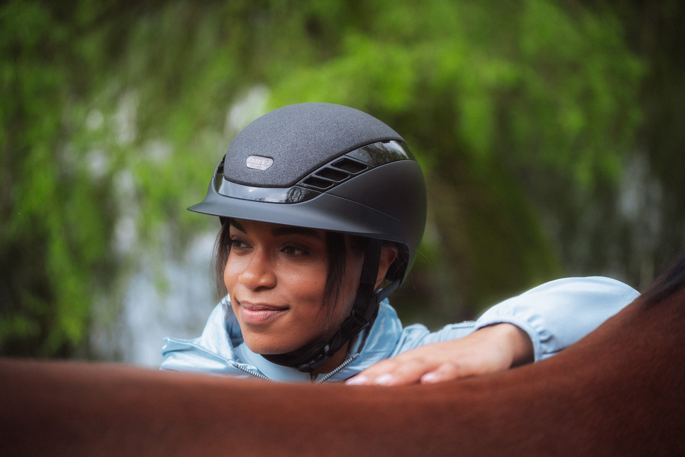 AIRLUXE SUPREME GLAM SHORT VISOR<br>RIDING HELMET