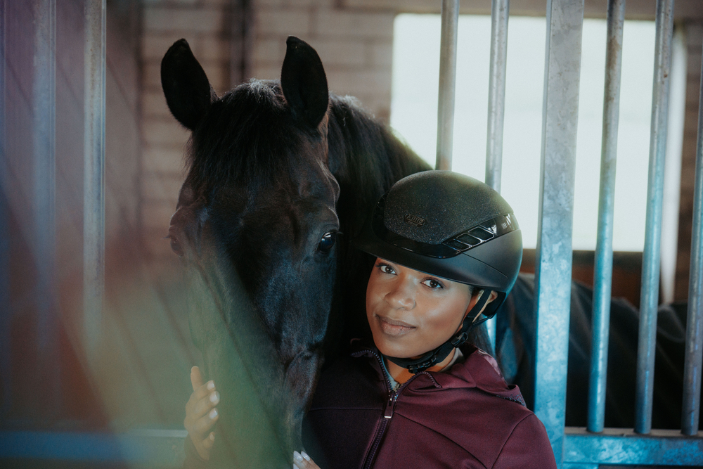 AIRLUXE SUPREME GLAM SHORT VISOR<br>RIDING HELMET
