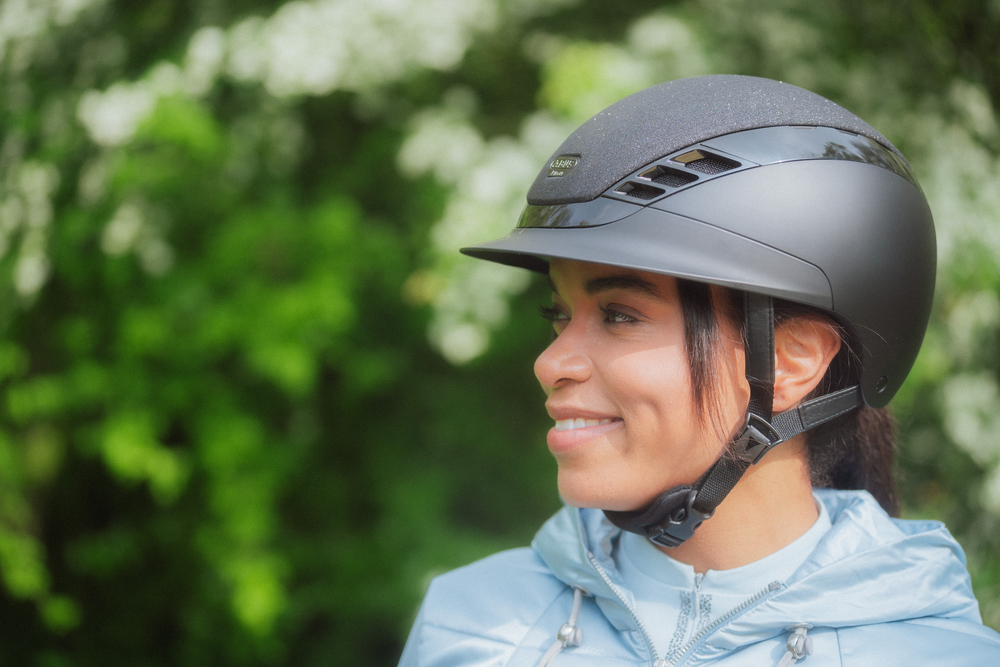 AIRLUXE SUPREME GLAM SHORT VISOR<br>RIDING HELMET