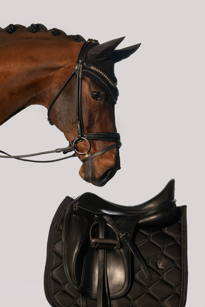 HIGHGLOSS PEARLS<br>SADDLE CLOTH