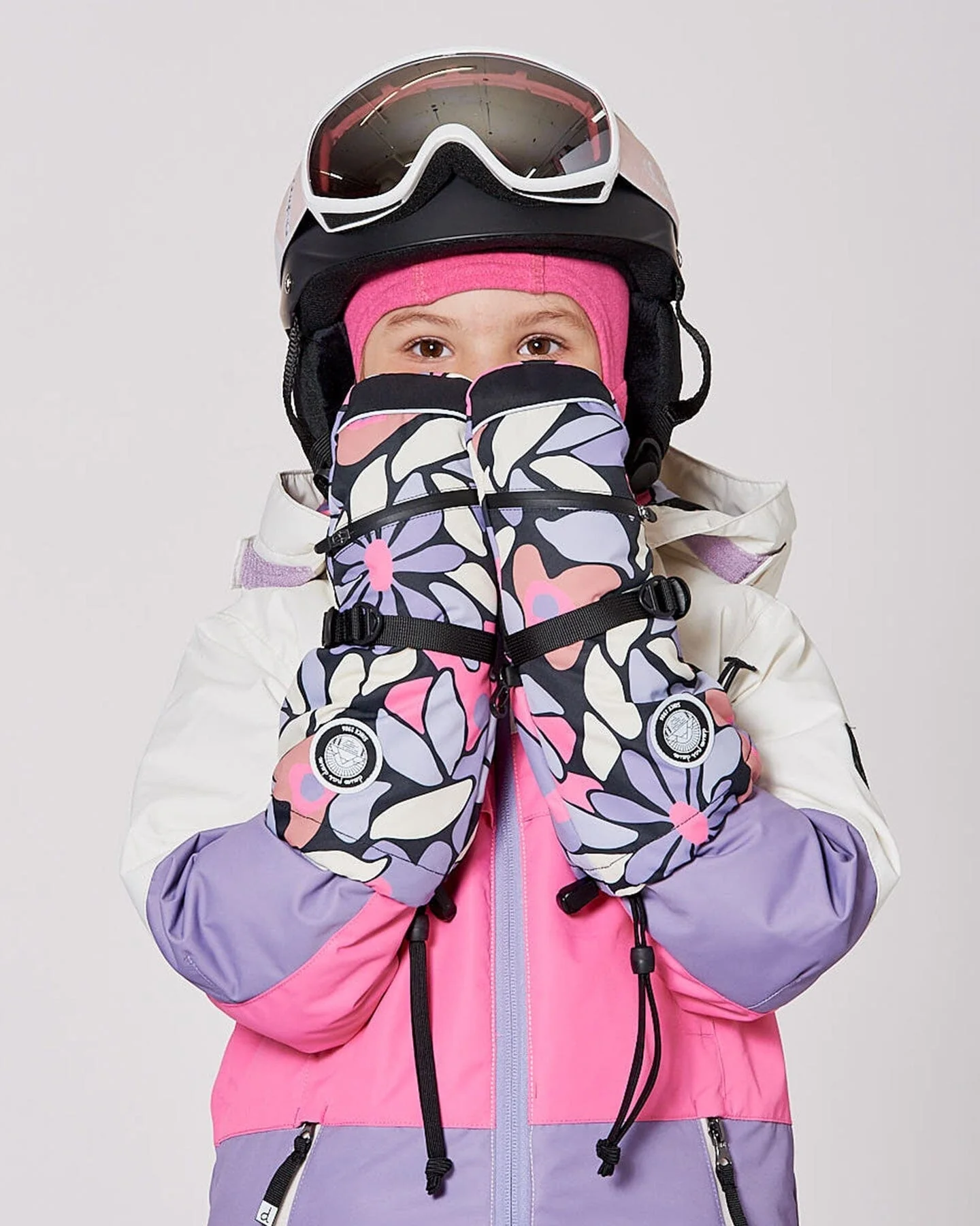 Winter Mittens Teknik Black Retro Flower Print