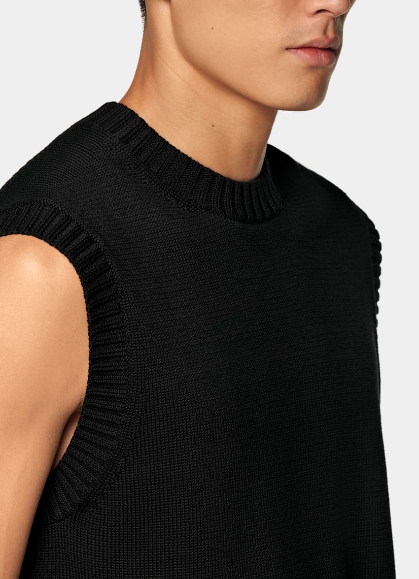 Black Sleeveless Crewneck