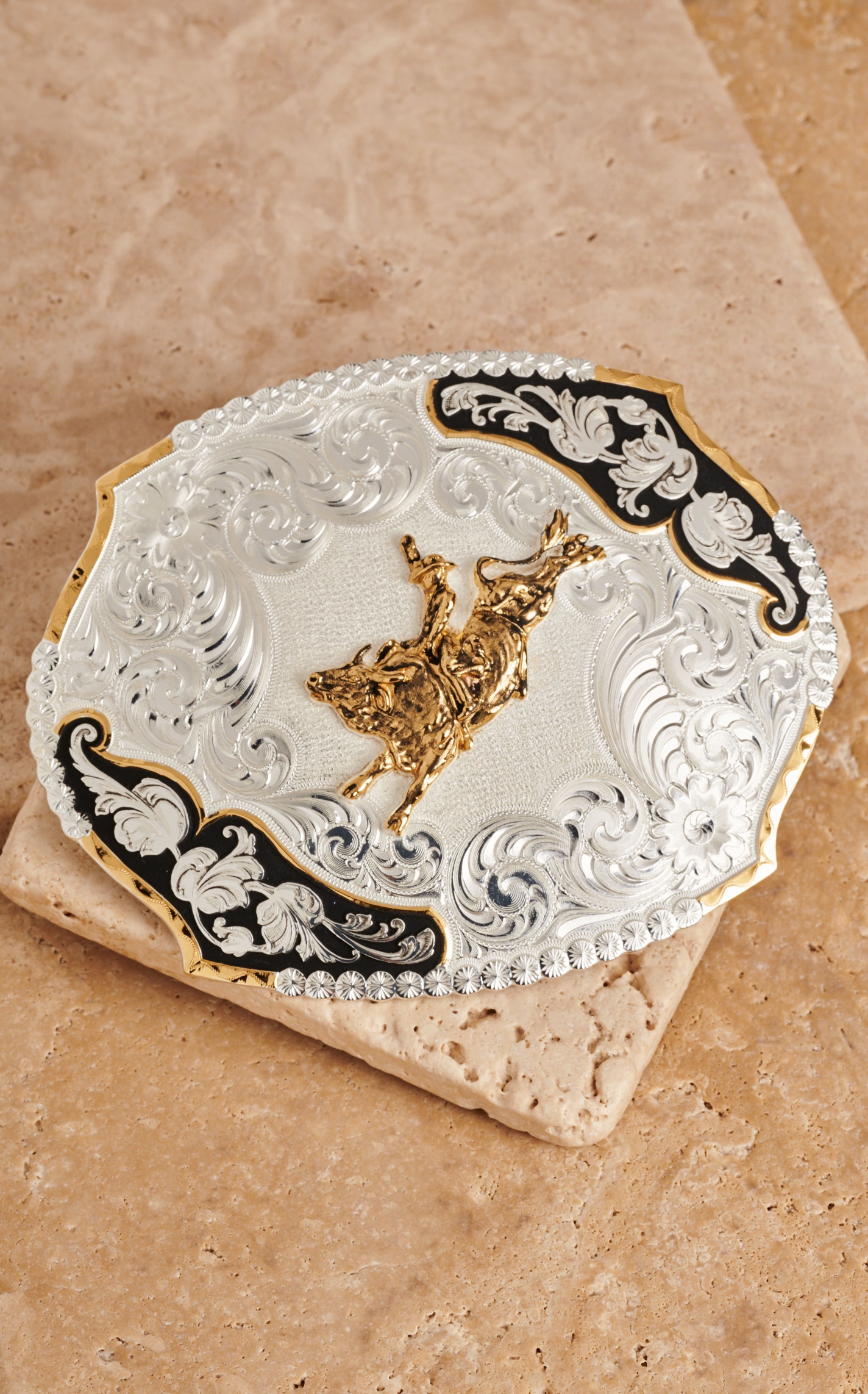 Montana Silversmiths Silver Large Scallop Oval Gold Bull-Rider Buckle - Image 1