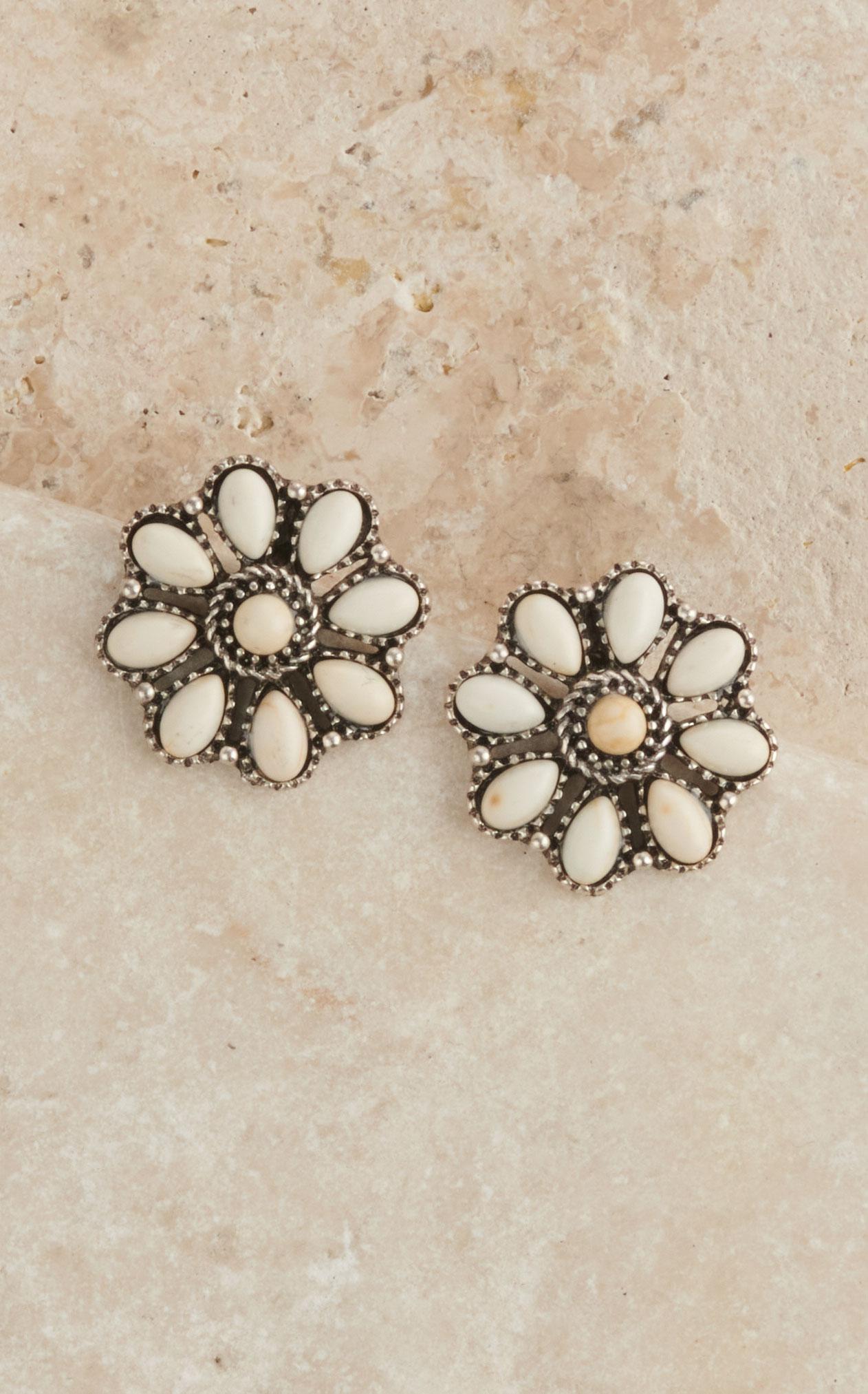 Rockin' C Women's Silver and White Floral Concho Post Earrings - Image 1
