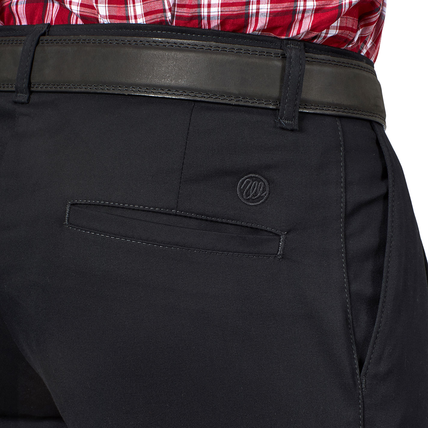Wrangler Men's Black Pleated Front Relaxed Fit Wrinkle Resistant Casual Pants - Image 1